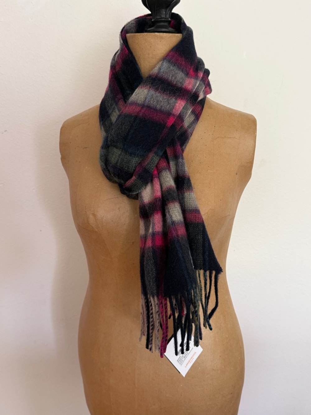 Edinburgh NWT 100% Lambswool Classic Plaid Wool Scarf Navy Pink Tartan Henold